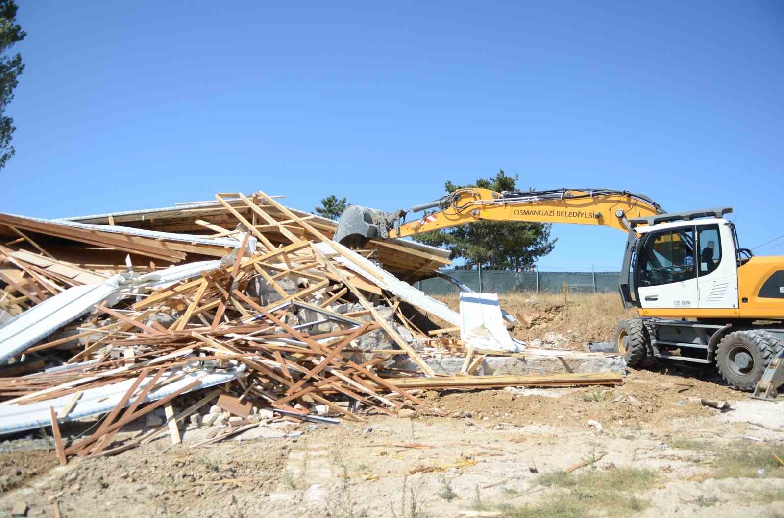 Uludağ’da kaçak villa inşaatı yerle bir edildi