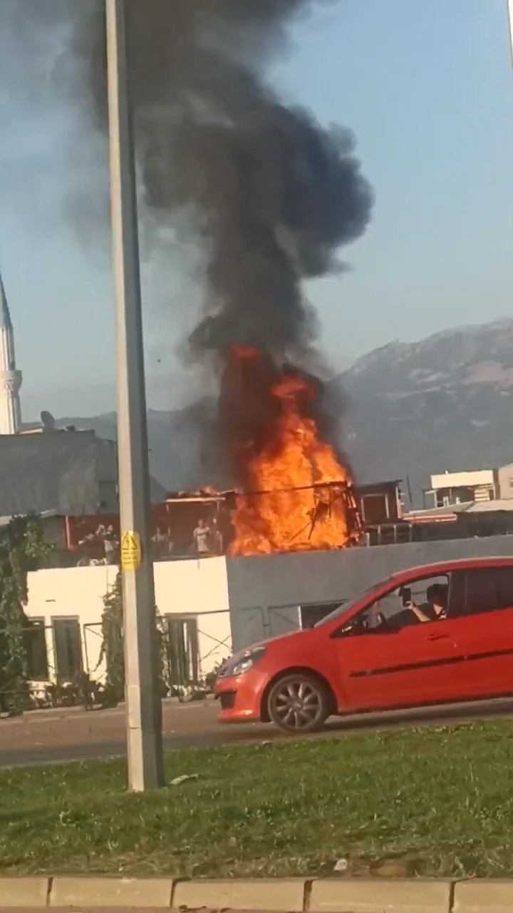 Bursa’da evin çatısında çıkan yangın korkuttu