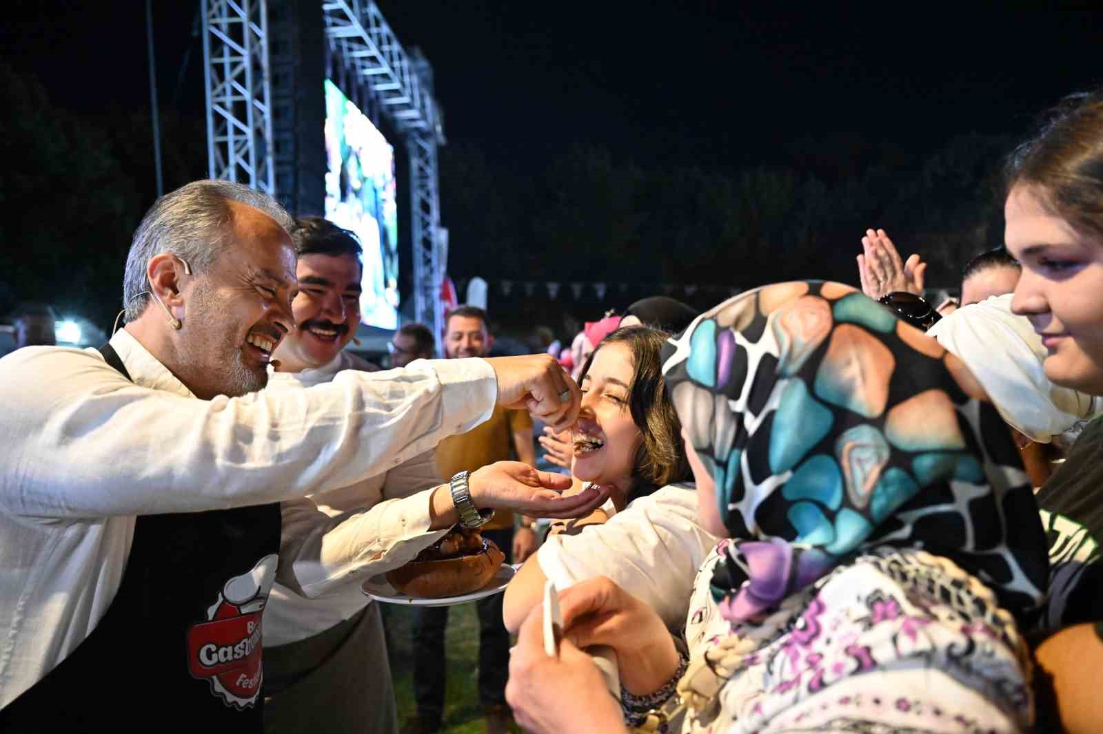 Bursa’da hem doyuran, hem coşturan festival