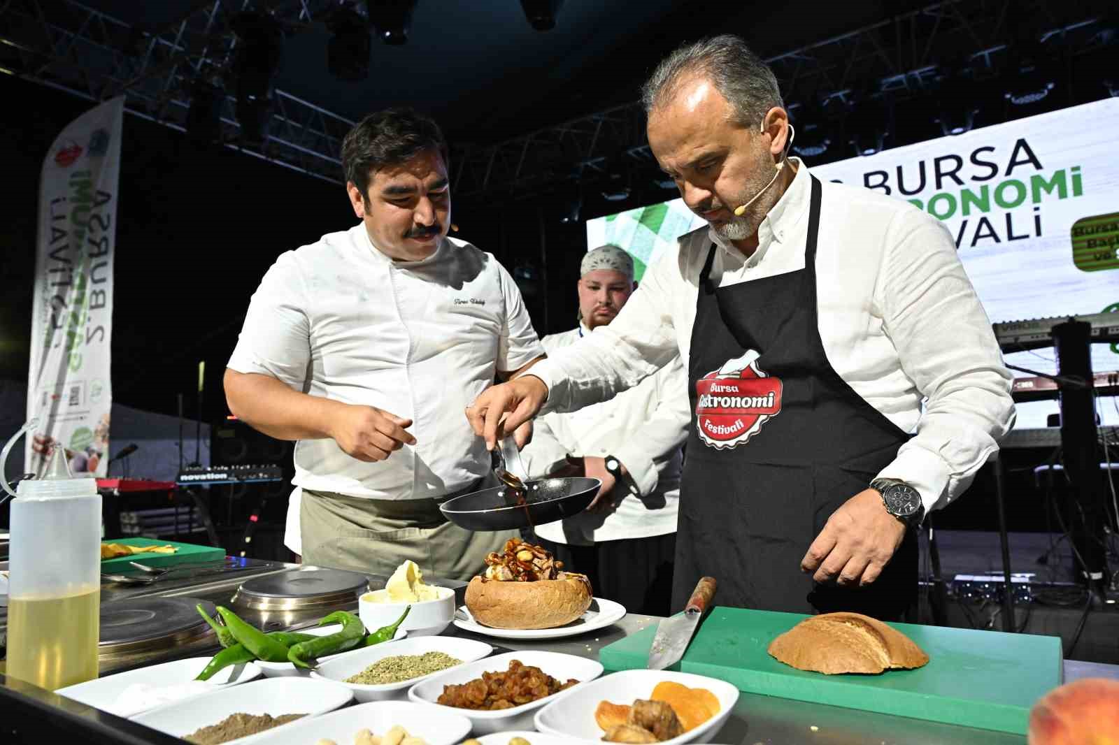 Bursa’da hem doyuran, hem coşturan festival