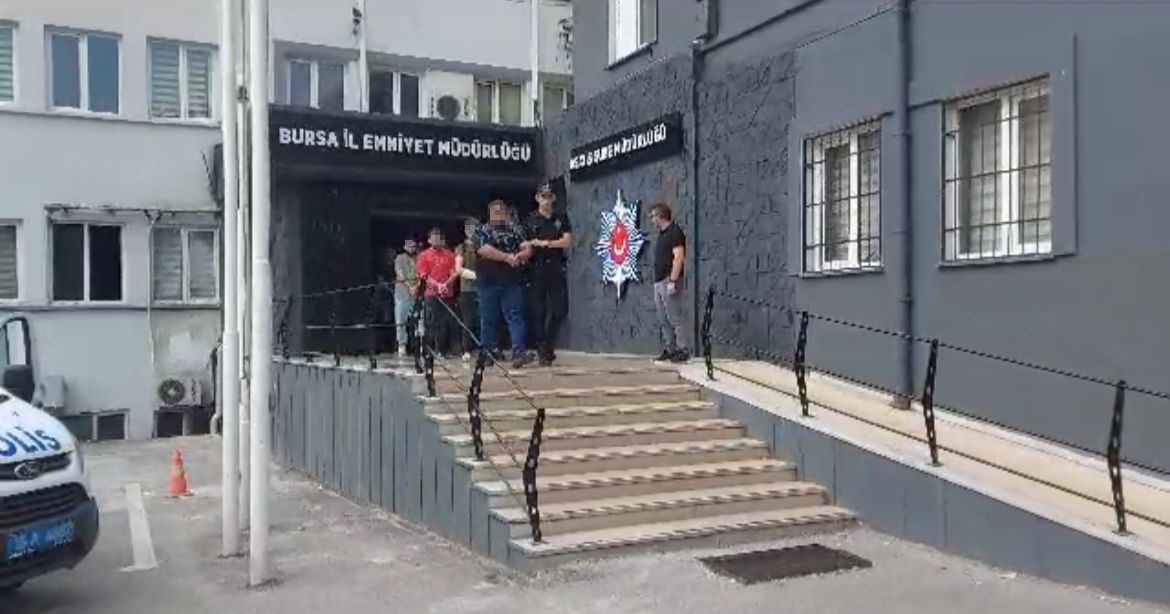 Bursa’da aranan şahıslara operasyon: 23 gözaltı