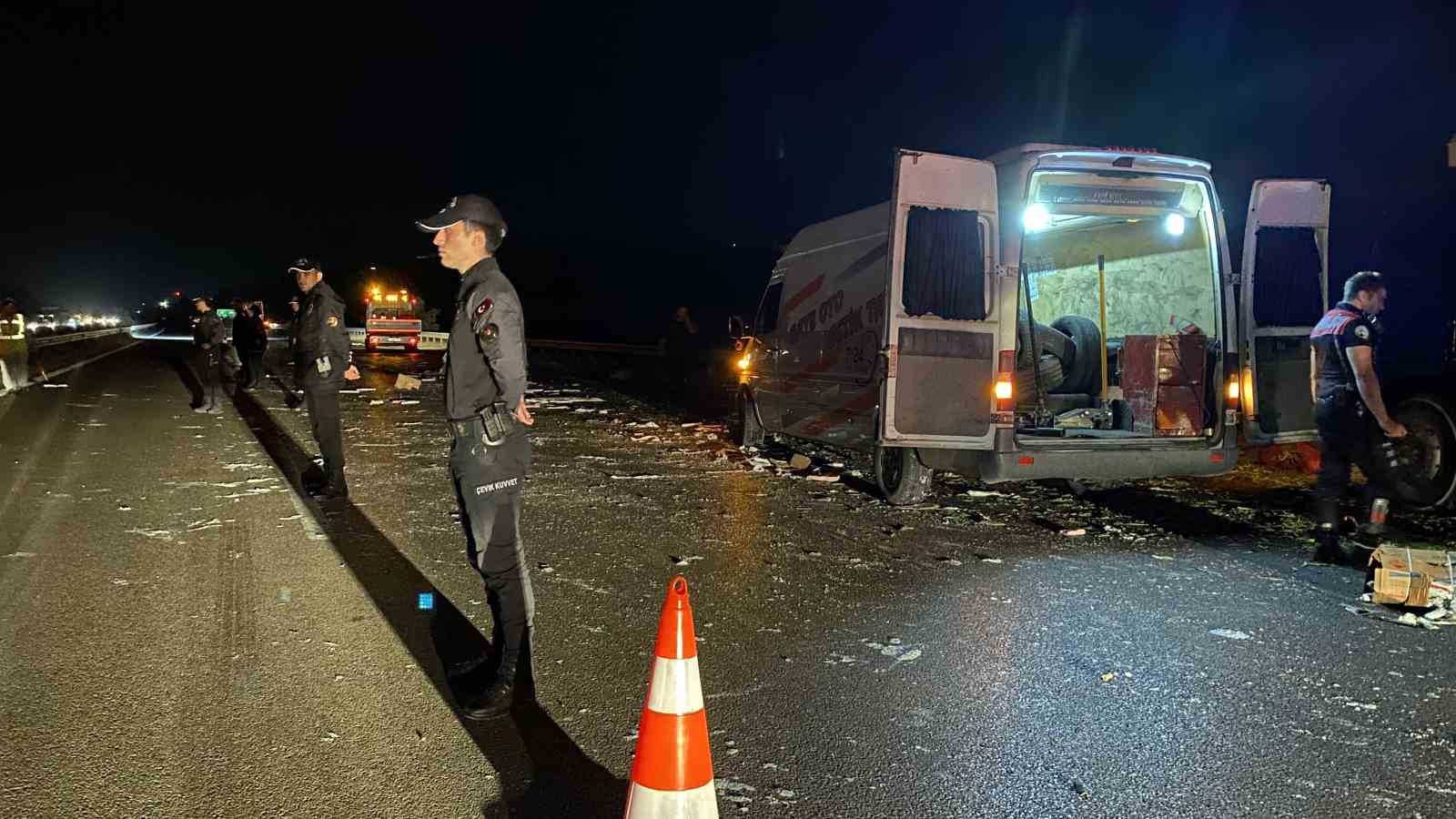 Saatlerce trafiğe kapalı olan yol tekrar açıldı