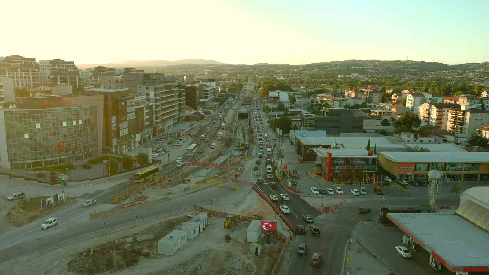 Geçit yolu çift yönlü olarak trafiğe açıldı