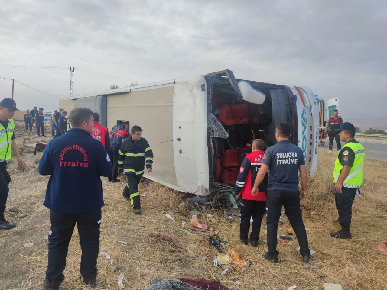 Son dakika... Amasya'dan kahreden haber! Yolcu otobüsü devrildi: 6 ölü, 35 yaralı!