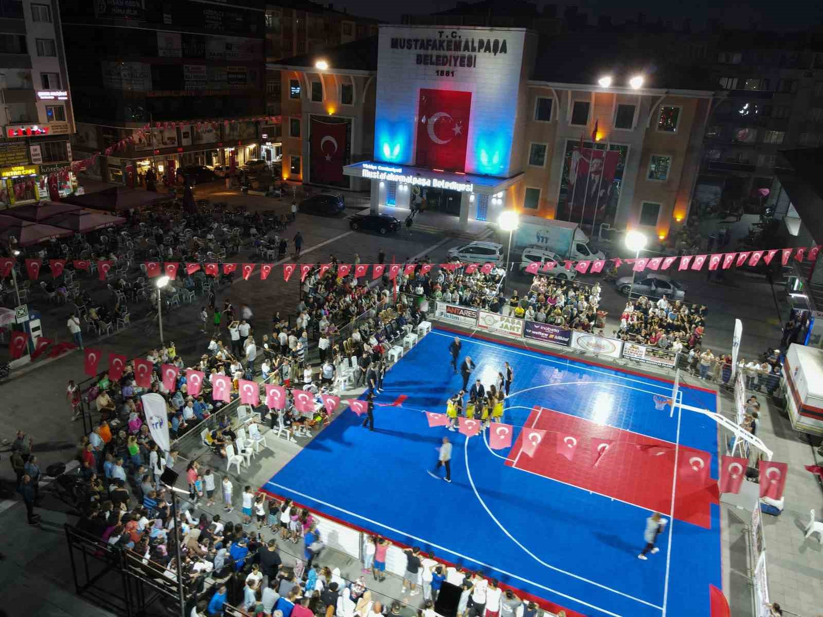 Mustafakemalpaşa’nın markası Tatlıtop Basketbol Şenlikleri başladı