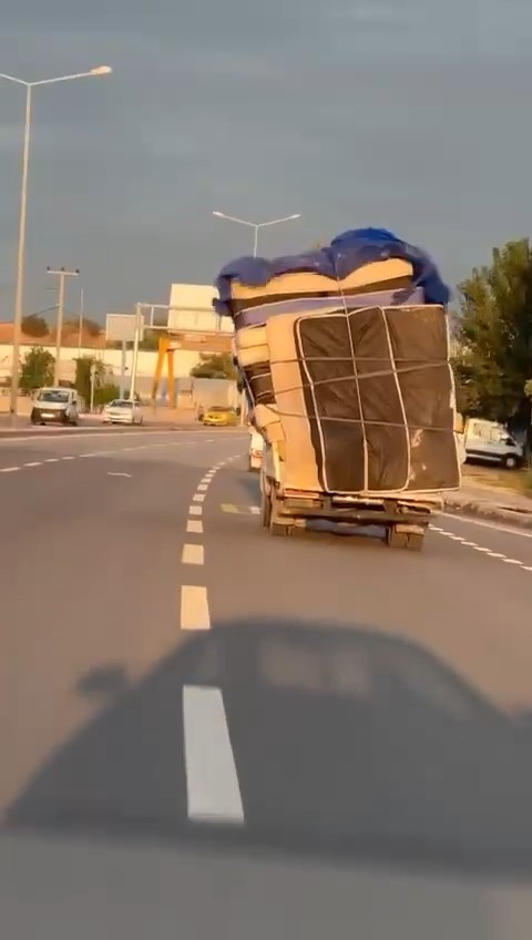 Bursa’da tehlikeli taşımacılık kamerada