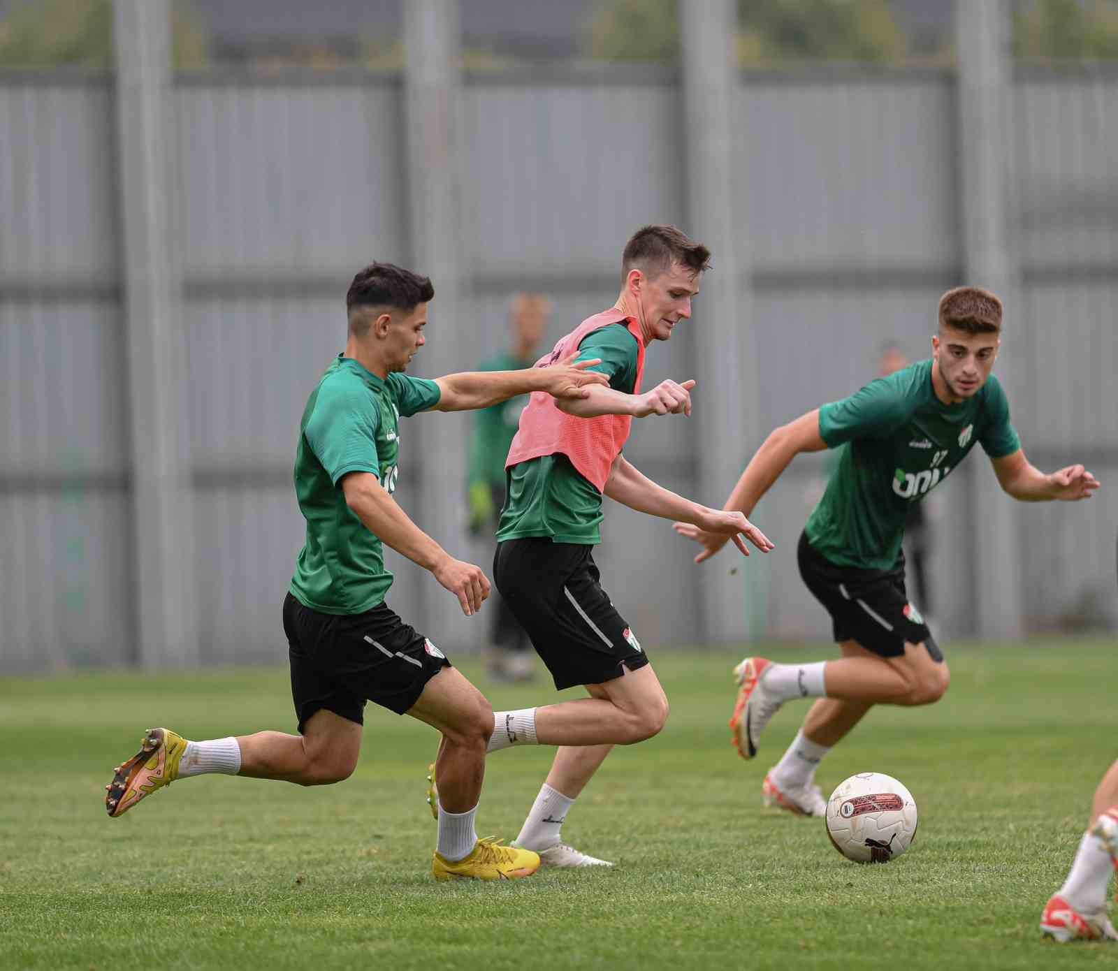 Bursaspor’da Beyoğlu Yeni Çarşı maçı hazırlıkları sürüyor