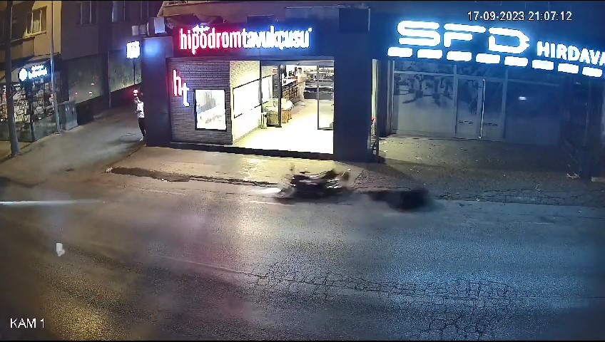 (Özel) Motosiklete çarpan motosikletli metrelerce böyle savruldu