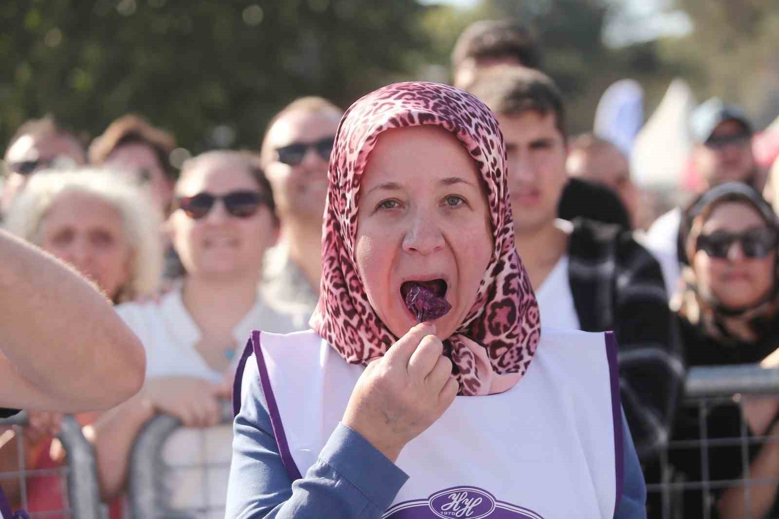 6 dakikada 44 dilim baklava yedi, tam altın kazandı