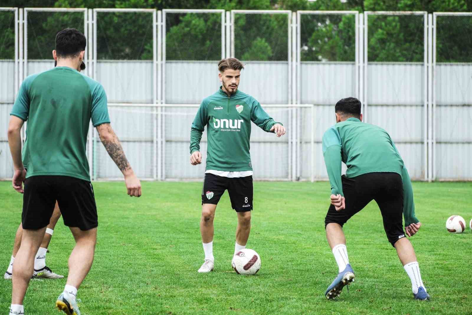 Bursaspor’da Beyoğlu Yeni Çarşı maçı hazırlıkları tamamlandı