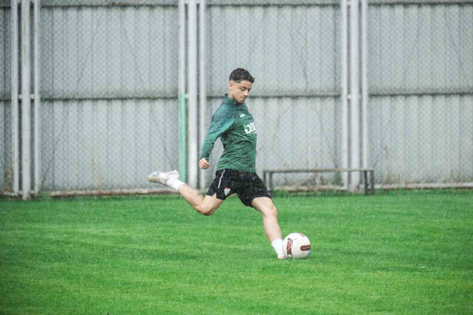 Bursaspor’da Beyoğlu Yeni Çarşı maçı hazırlıkları tamamlandı