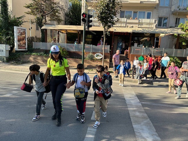 Bursa’da Okul Polisi, eğitim kurumları çevresinde kuş uçurtmuyor