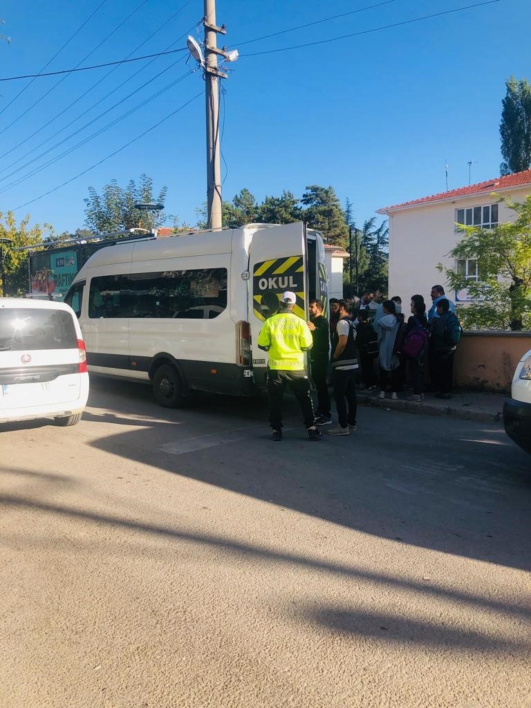 Bursa’da Okul Polisi, eğitim kurumları çevresinde kuş uçurtmuyor