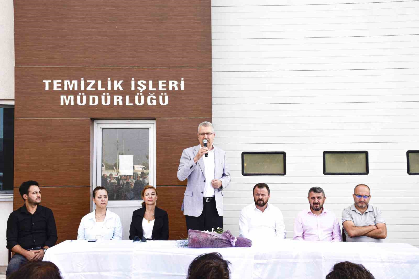 İşçiler zam kararını davul zurna ile kutladı