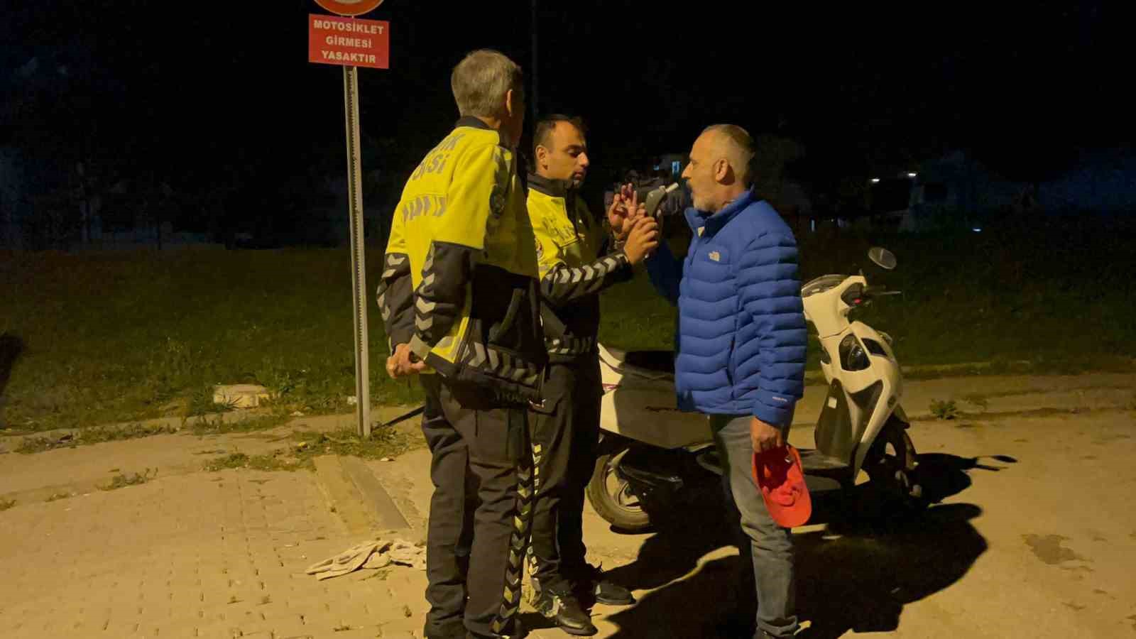 Devrilen motosikletten düşen alkollü sürücü ekiplere zor anlar yaşattı