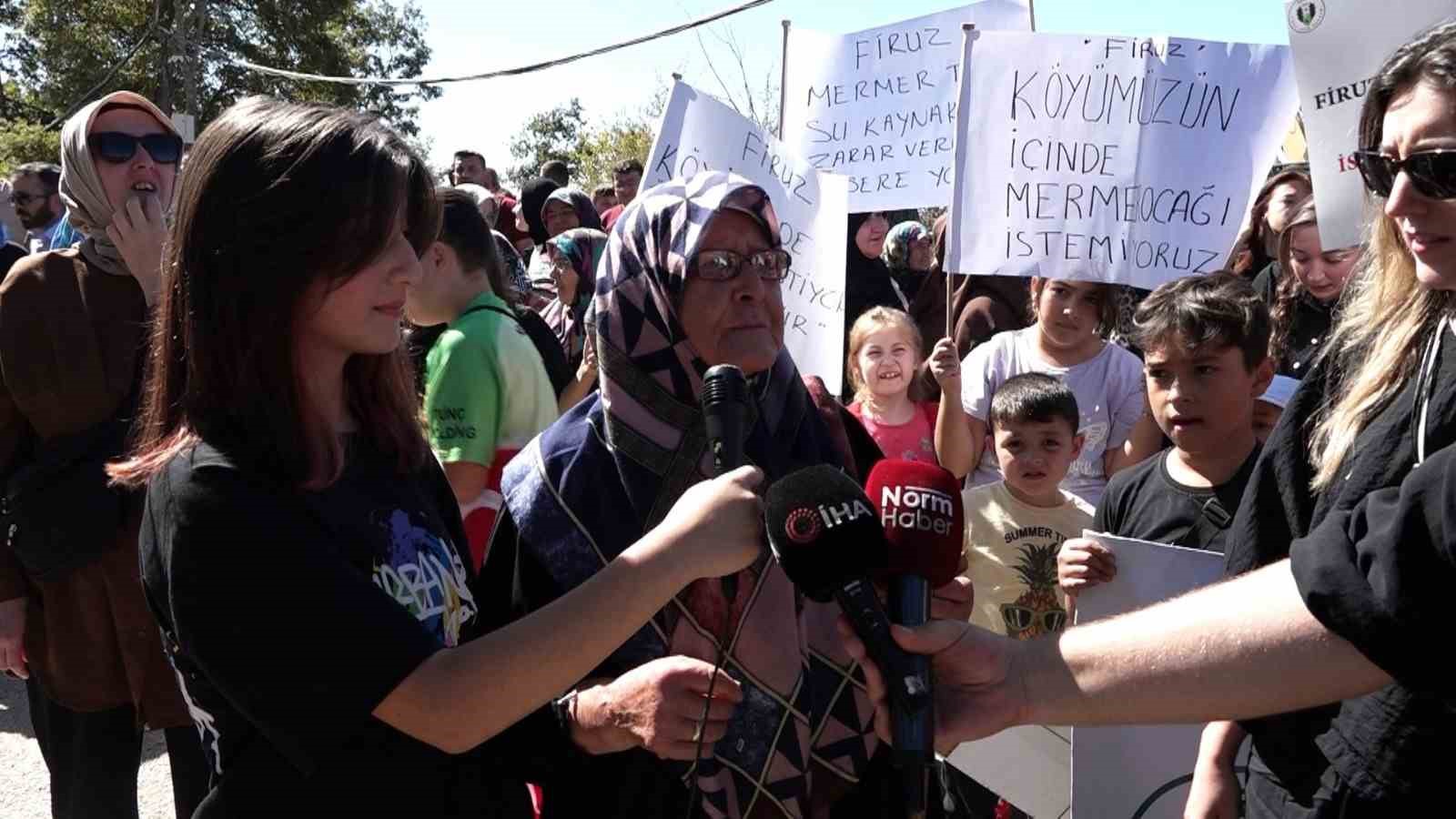 Köy sakinleri mermer ocağı için eylem yaptı