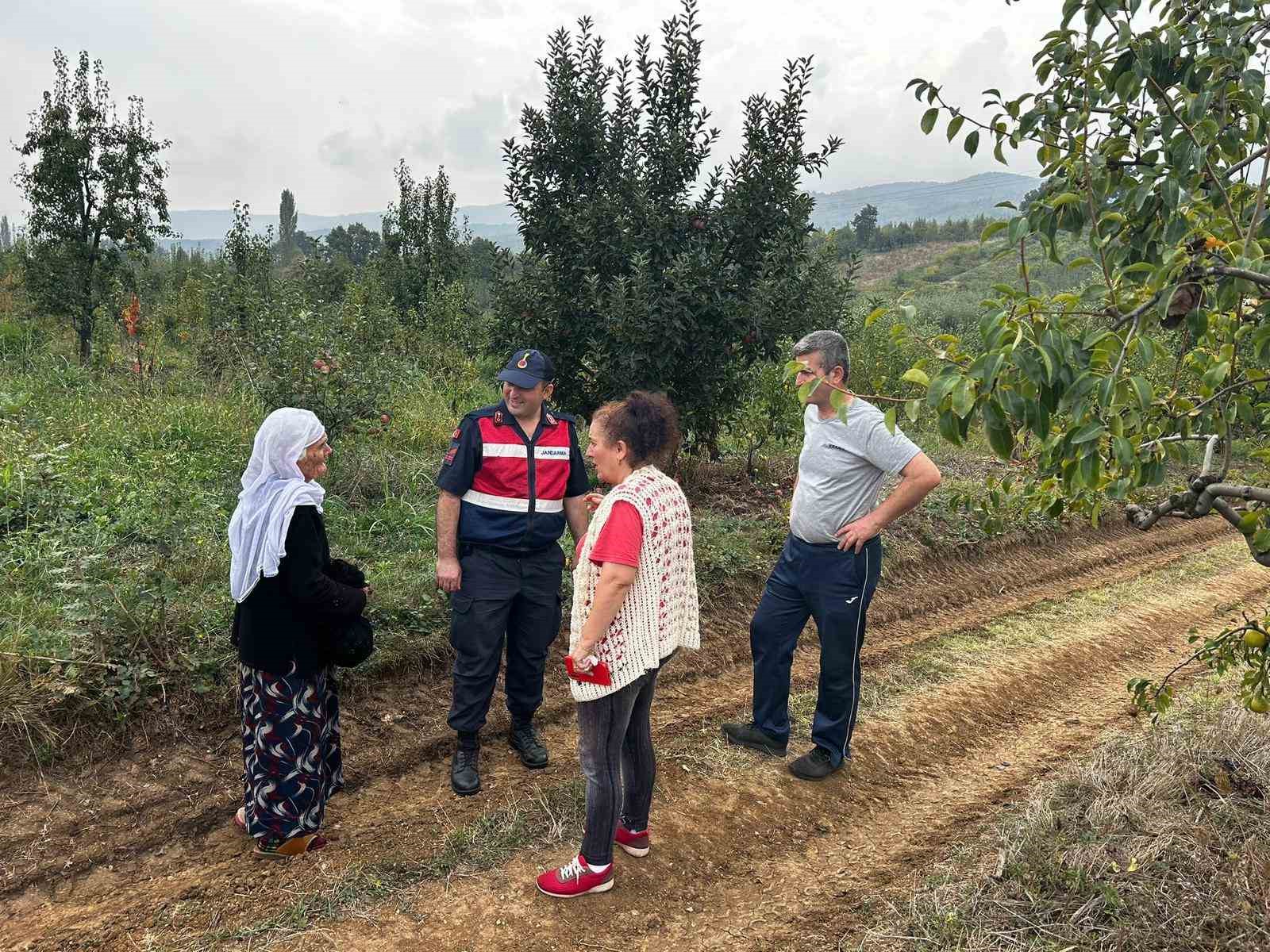 Bağ evinde kaybolan yaşlı kadını Jandarma ekipleri buldu