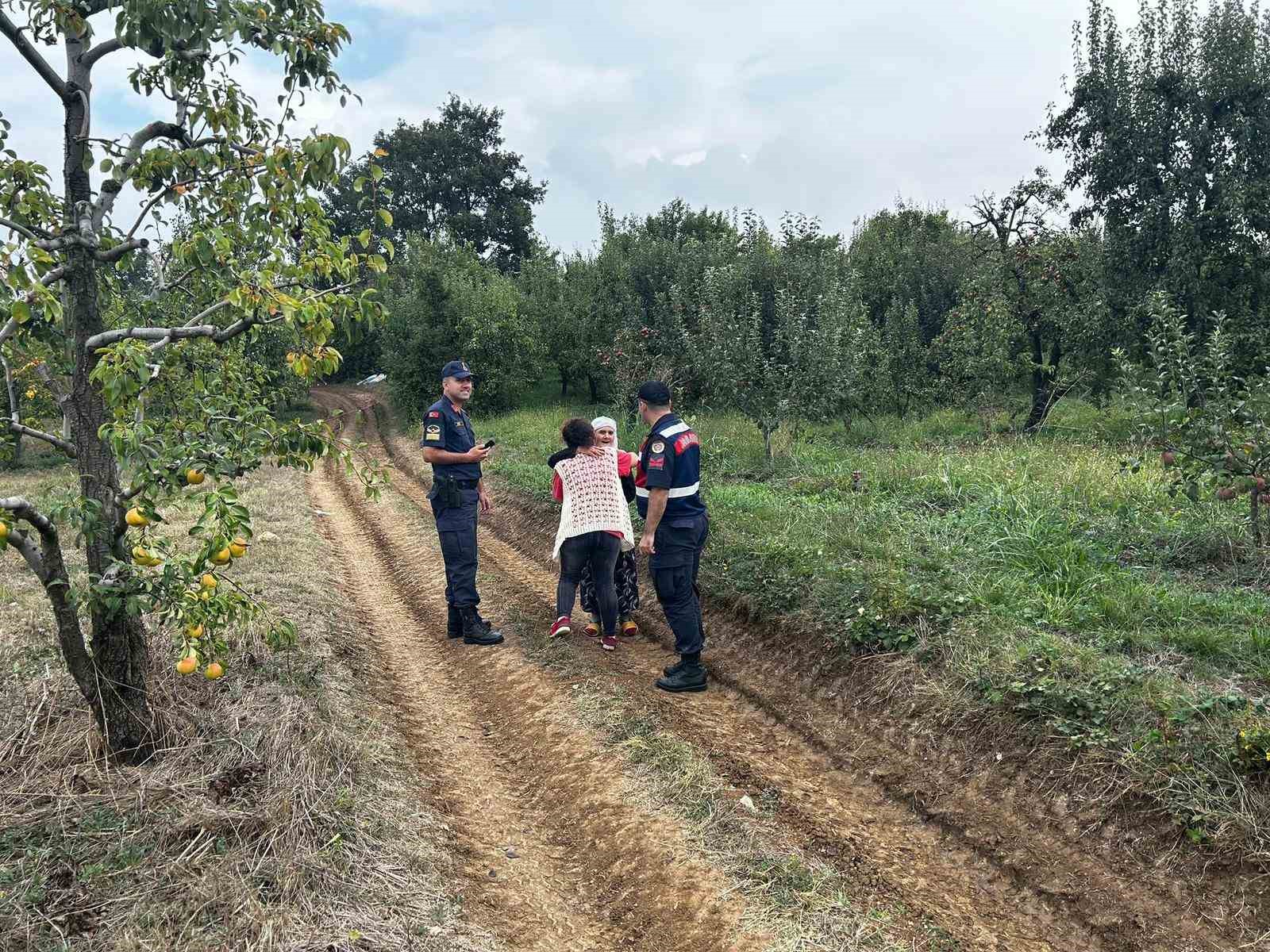 Bağ evinde kaybolan yaşlı kadını Jandarma ekipleri buldu