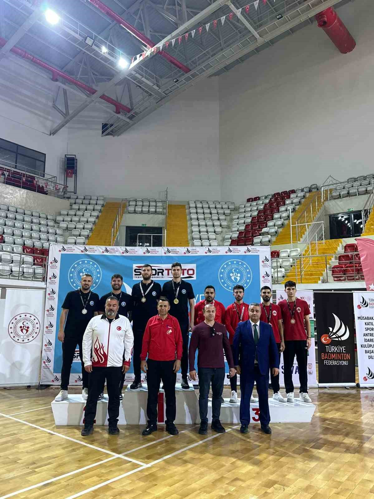 Büyükşehir Belediyesporlu badmintoncular yine zirvede