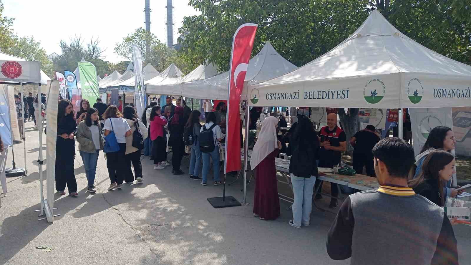 Üniversite öğrencilerine geri dönüşümün önemini anlatıldı