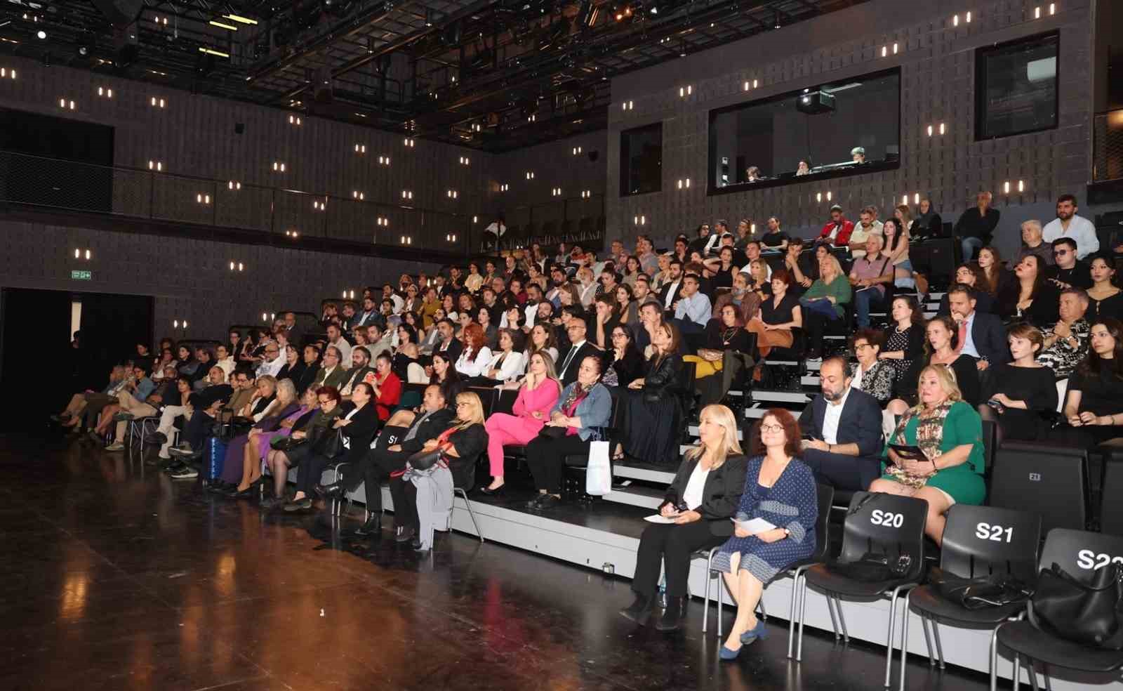 Tiyatro Eleştirmenleri Birliği’nden NKT’ye yılın oyunu ödülü