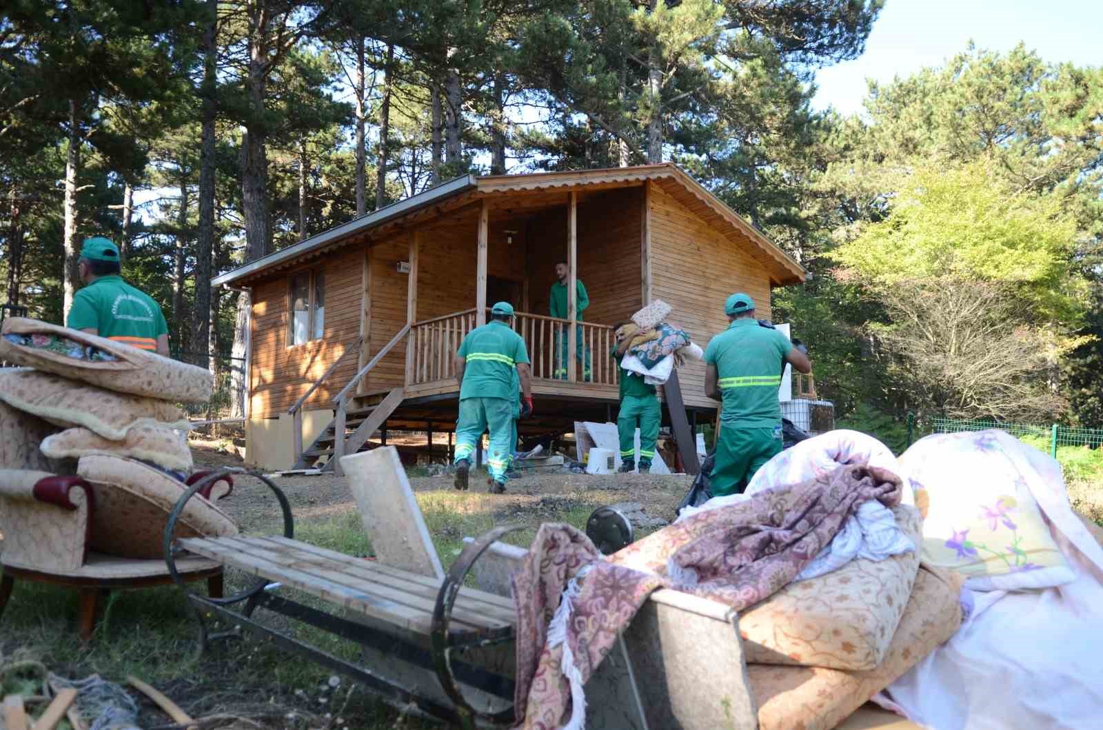 Uludağ bir kaçak yapıdan daha temizlendi