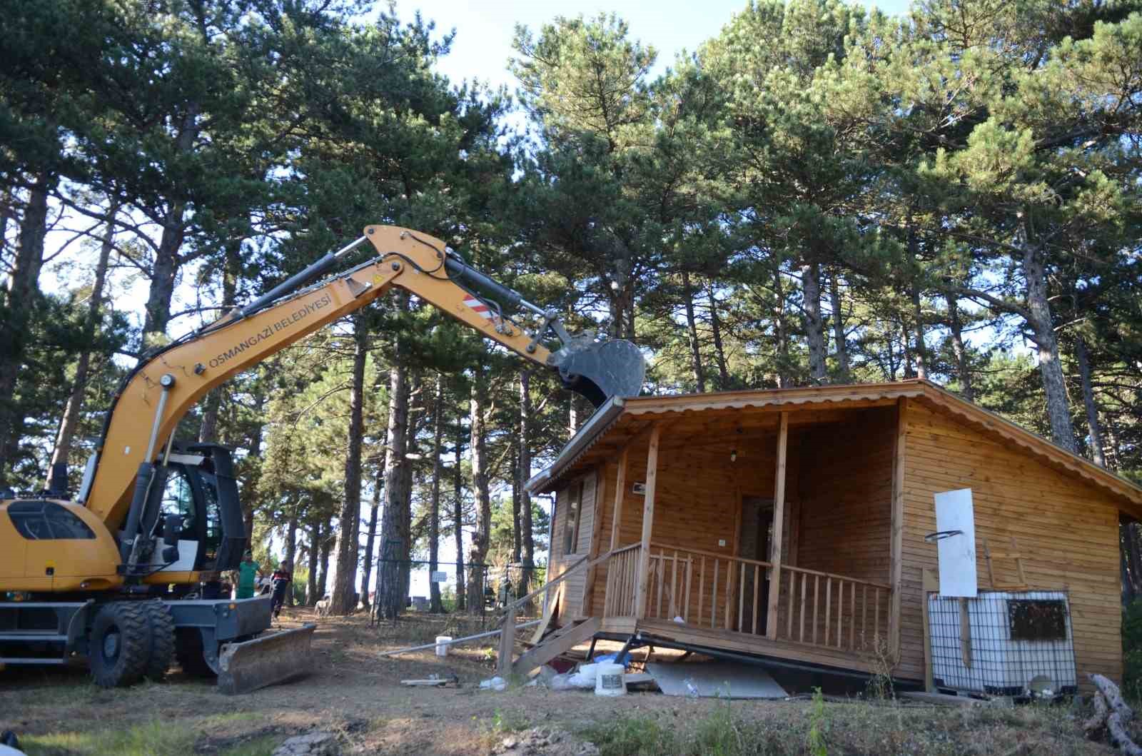 Uludağ bir kaçak yapıdan daha temizlendi