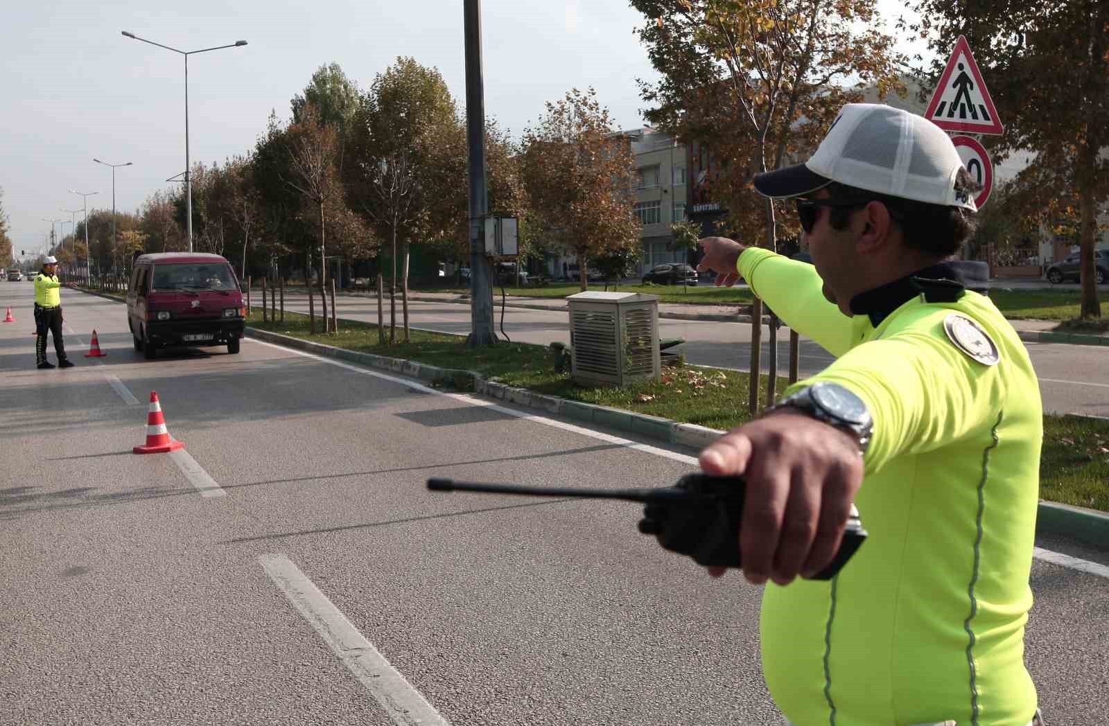 Aday sürücü ehliyetini alamadan ceza yedi...