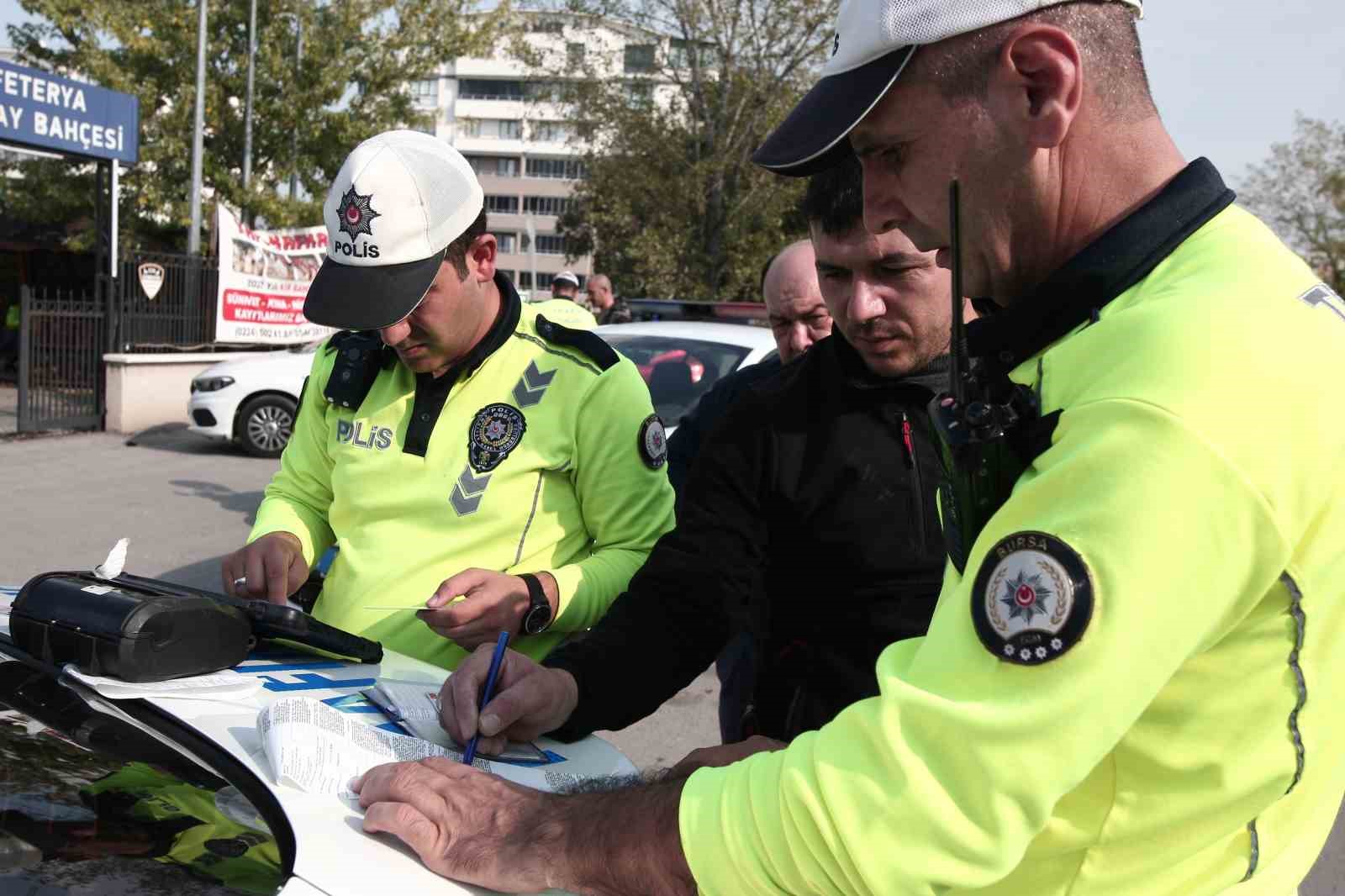 Aday sürücü ehliyetini alamadan ceza yedi...