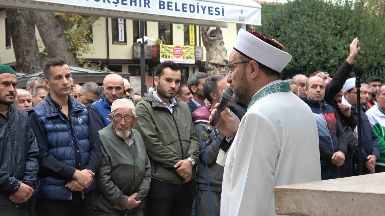 Filistin’de hayatını kaybedenler için gıyabi cenaze namazı kılındı