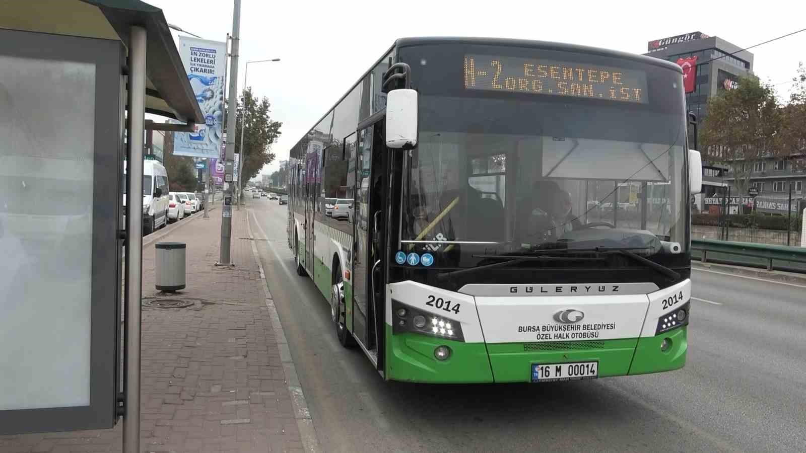 Halk otobüsü şoförünün kadın yolcuların konuşmasından psikolojisi bozuldu