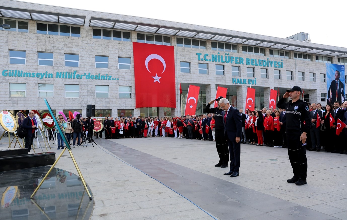 Nilüfer’de Cumhuriyet Bayramı kutlamalarının ilk adresi Atatürk anıtı