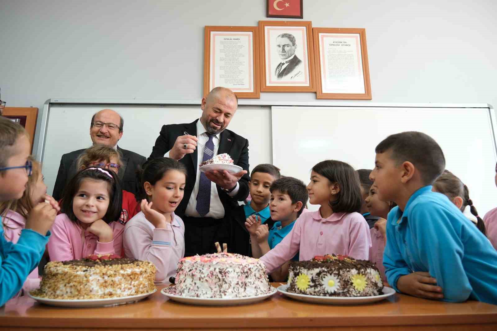 Başkan Aykurt öğrencinin seçim vaadini gerçekleştirdi