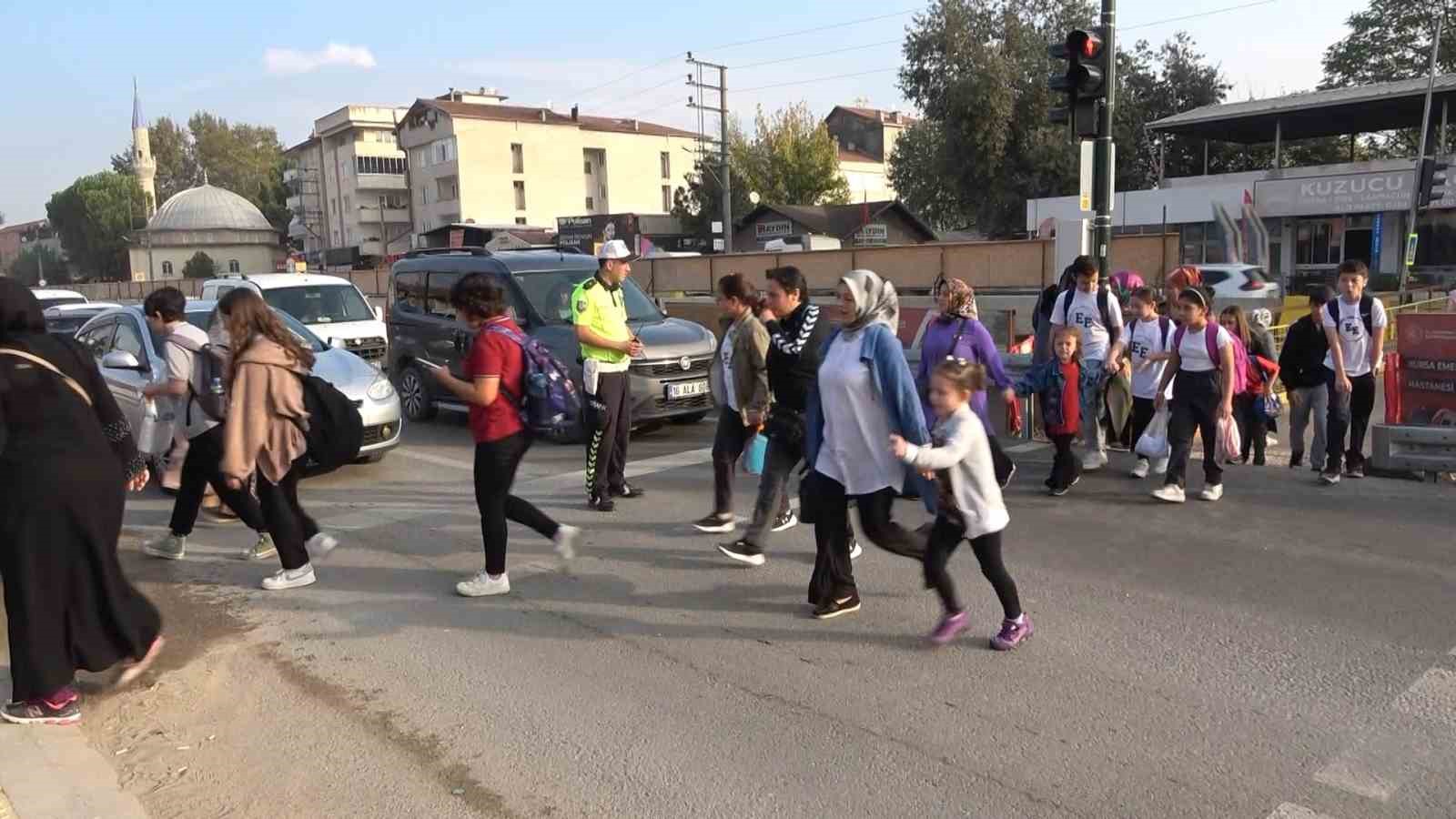 Bursa’da okul ve işçi servislerine yakın takip