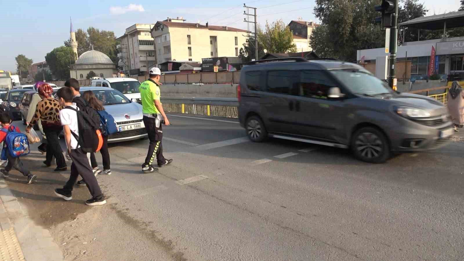 Bursa’da okul ve işçi servislerine yakın takip