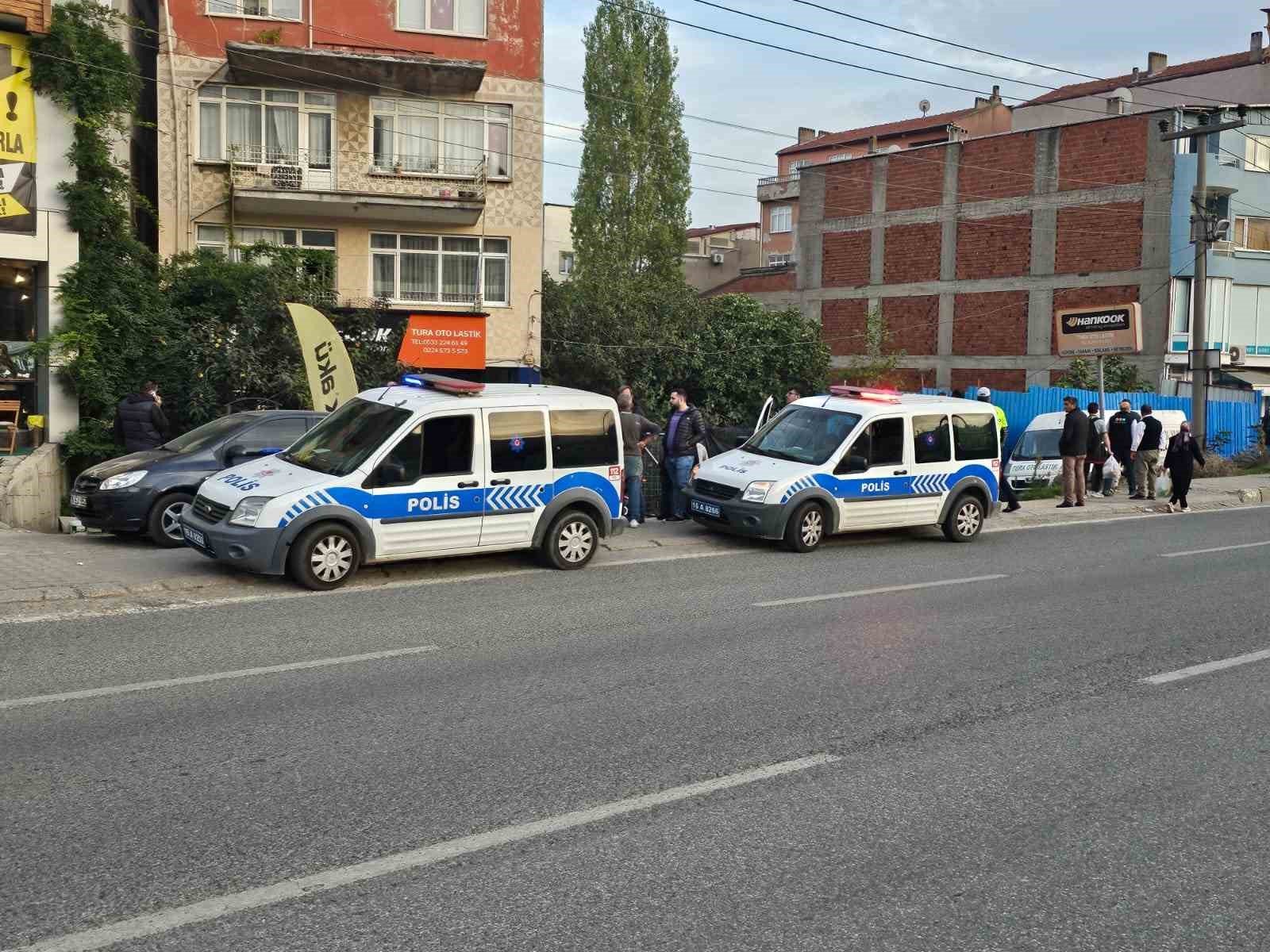 Biri bıçakla, diğeri jantla saldırdı