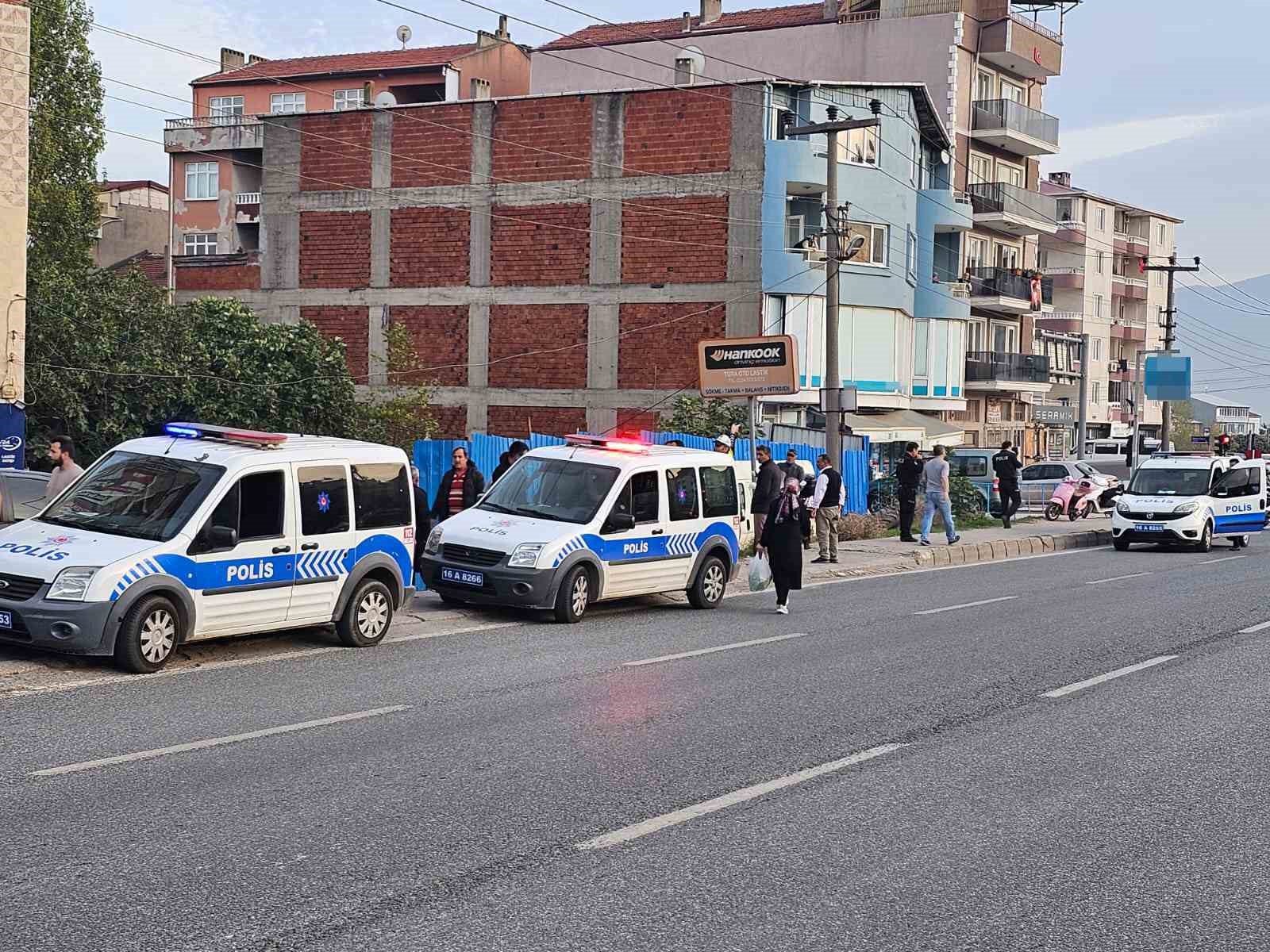 Biri bıçakla, diğeri jantla saldırdı