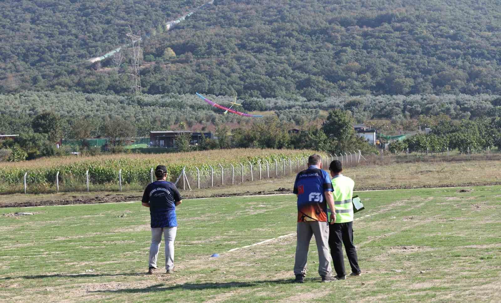 Model uçaklar Fadıllı semalarında yarıştı