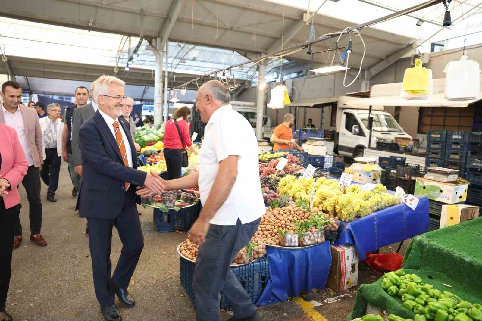 Başkan Erdem vatandaşların sıkıntılarını dinledi