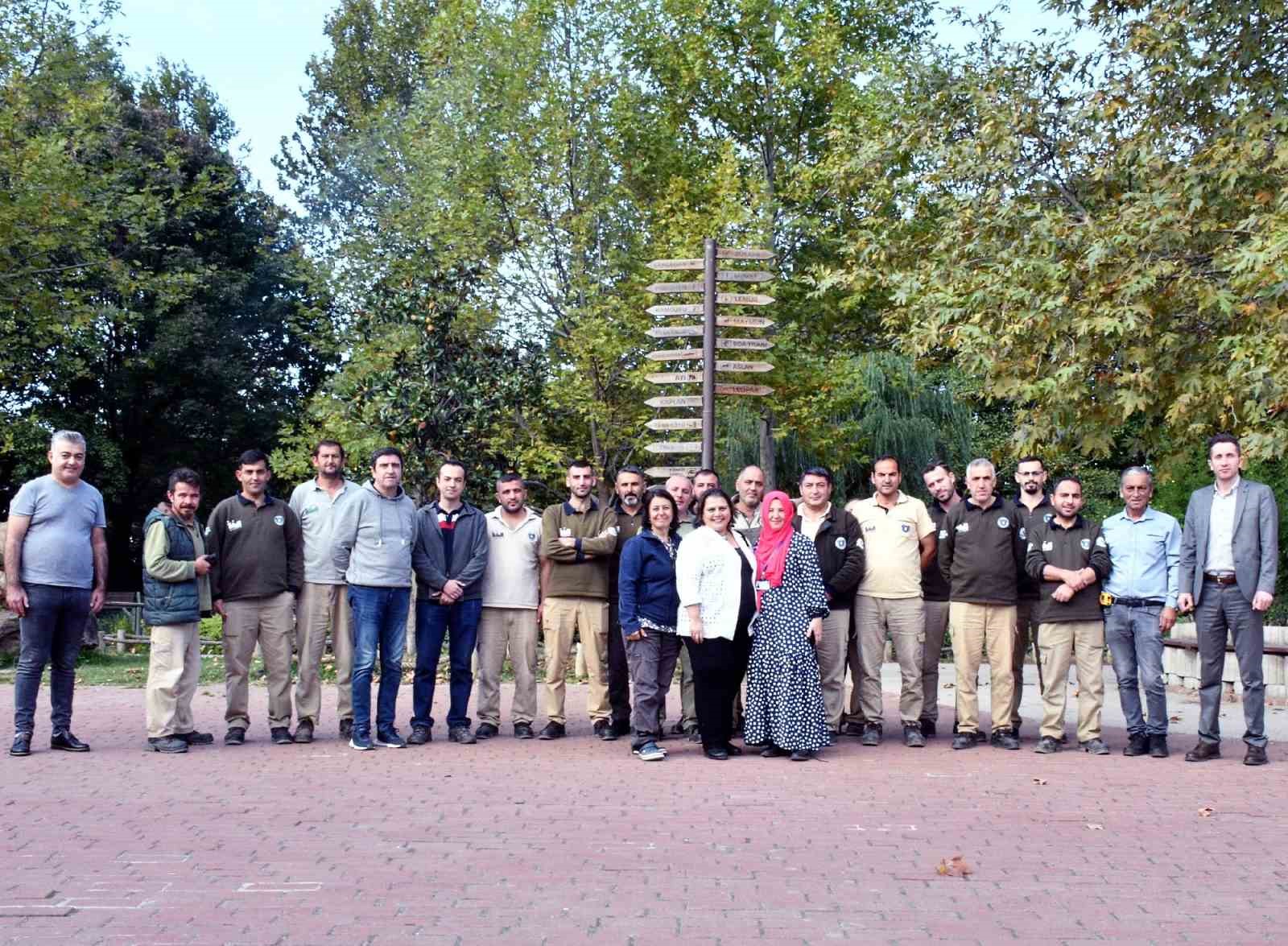 Kafeste yaşayan canlı bakımı eğitimi