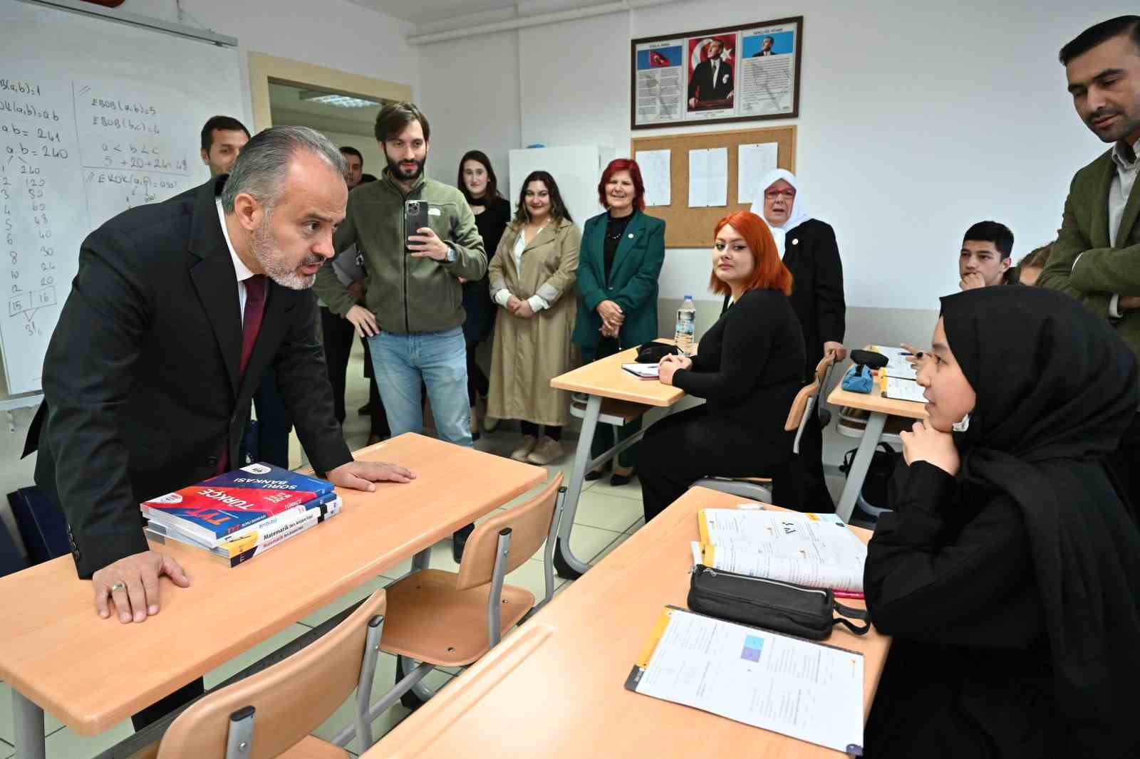 Bursa’da üniversite adaylarına ücretsiz kurs desteği