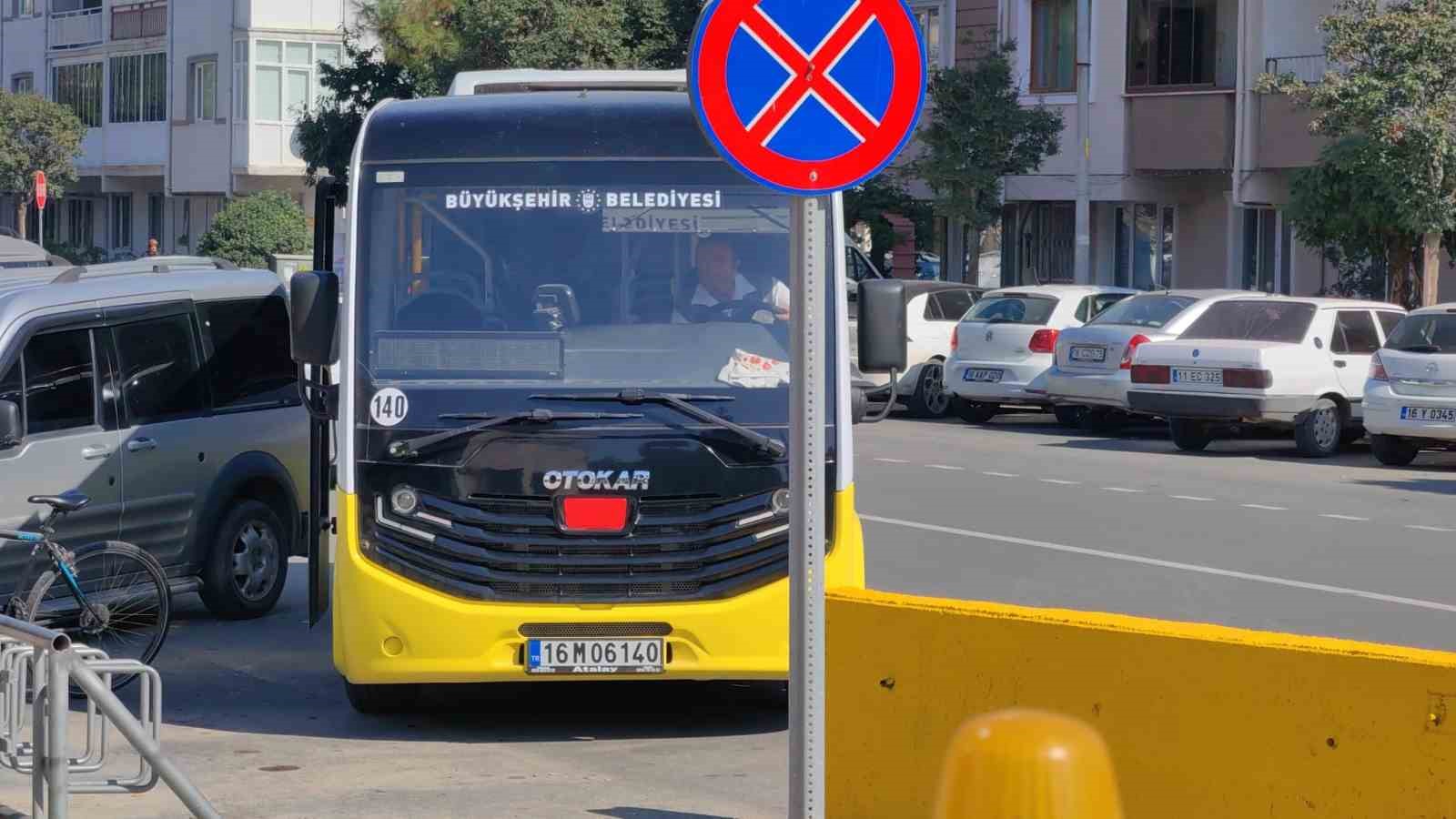 Özel halk otobüsünün şoförü araçta unutulan 6 bin lirayı polise teslim etti