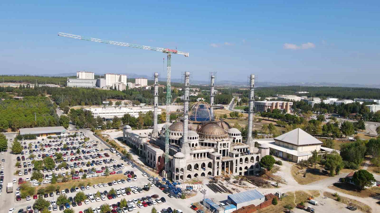 Uludağ Üniversitesi’ndeki devasa caminin kaba inşaatı bitiyor