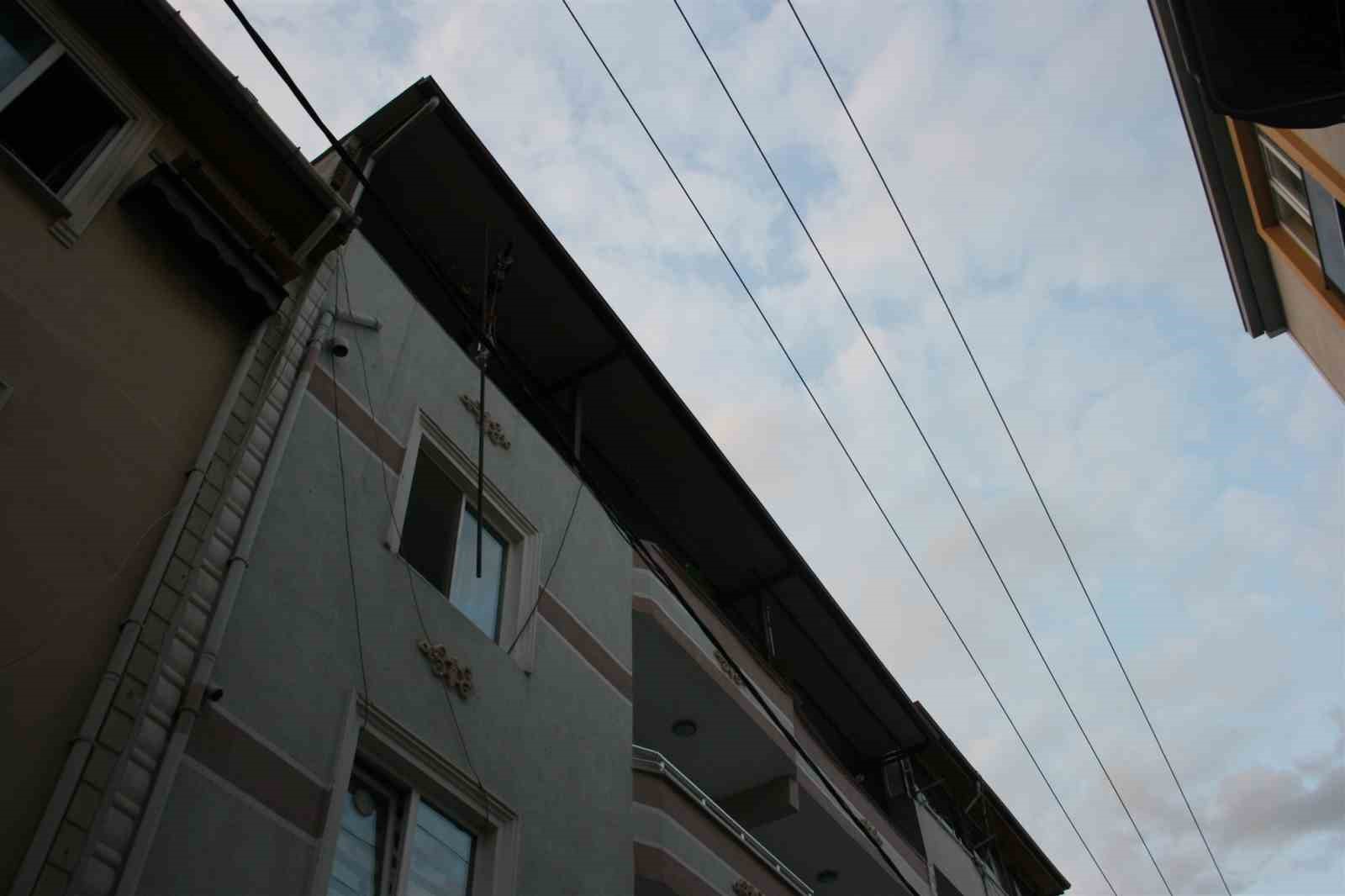 Elektrik akımına kapılan çift yaralandı