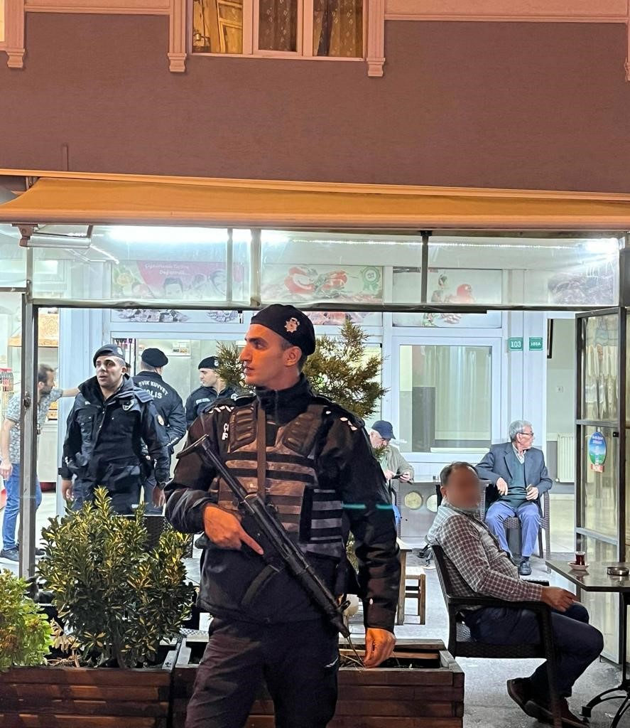 Bursa polisini 858 kişiyi sorguladı, 4 gözaltı