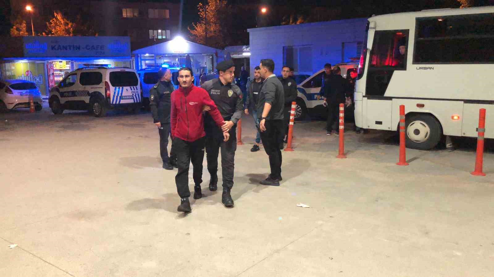 Bursa’da bir adrese yapılan operasyonda 31 kaçak göçmen yakalandı