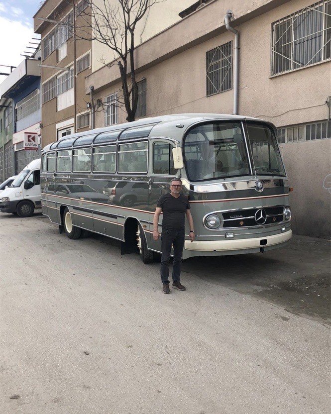 (Özel) Sanayi sitesi içerisindeki müze...90 yıllık klasik otobüsleri restore ediyorlar