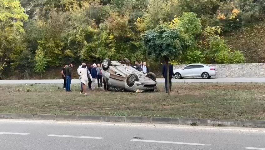 Kontrolden çıkan araç takla attı, genç çift hafif yaralandı