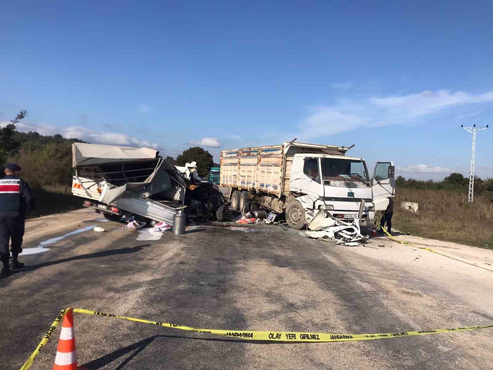 Süt toplama aracı kamyonla çarpıştı: 1 ölü, 5 yaralı