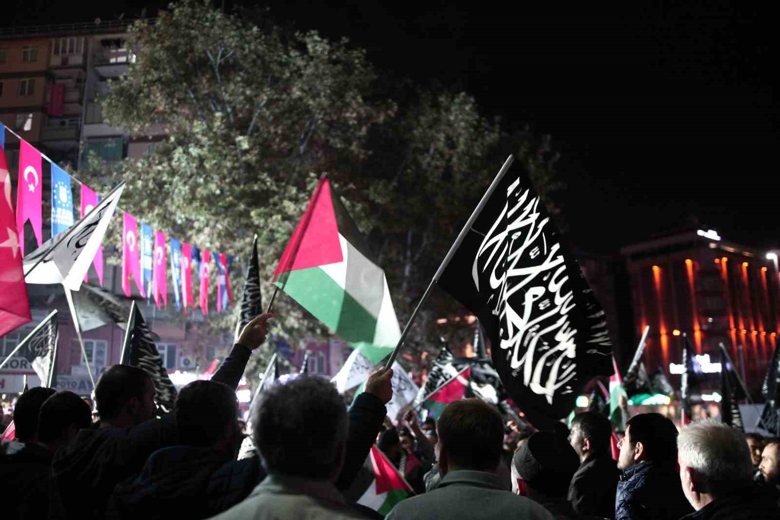 Bursa’da İsrail’in Gazze’deki hastaneye saldırısı protesto edildi